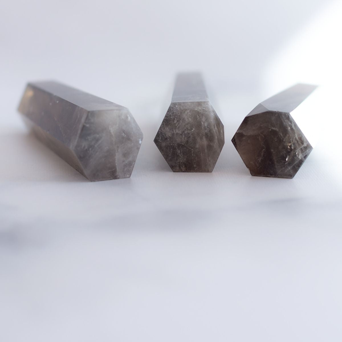 魔除けの守護石｜スモーキークオーツ六角柱 約7～8cm パワーストーン 浄化 癒し グラウンディング 天然石インテリア 開運グッズ