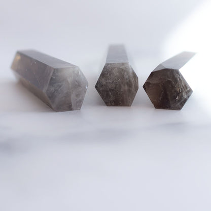 魔除けの守護石｜スモーキークオーツ六角柱 約7～8cm パワーストーン 浄化 癒し グラウンディング 天然石インテリア 開運グッズ