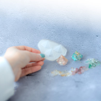 天然石 さざれ石 セット シリコンモールド付き 6種類 レジン 封入素材 小粒 オルゴナイト アメジスト シトリン ストロベリークォーツ タイガーアイ ラピスラズリ アベンチュリン ハンドメイド 風水