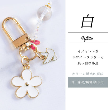 【HappyDoll お花のお守り⭐︎送料無料】スマホアクセサリー｜選べるホワイト/ブラック｜天然石水晶珠付きチャーム｜開運・風水・浄化・魔除け・ギフトに最適